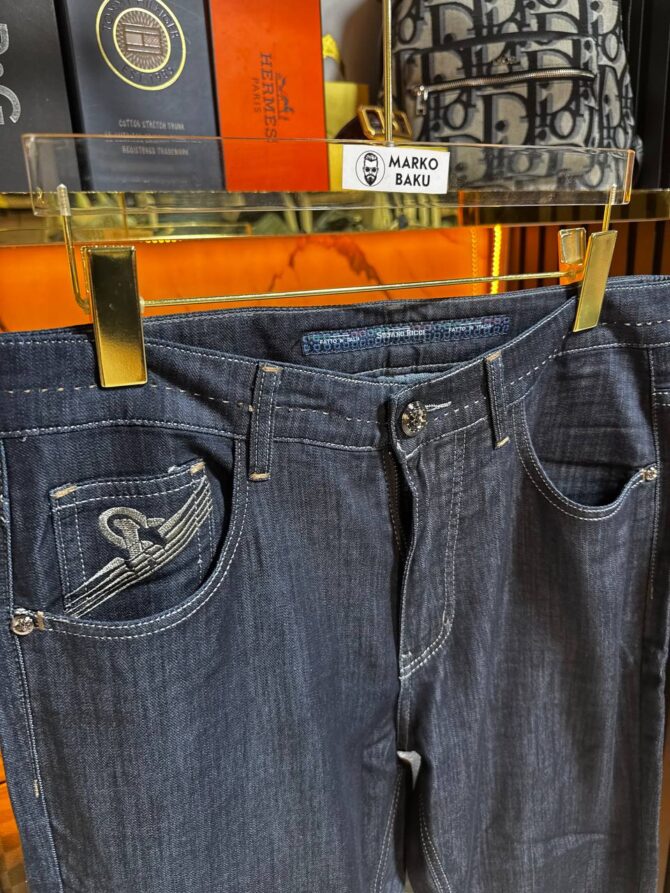 Jeans - Image 2