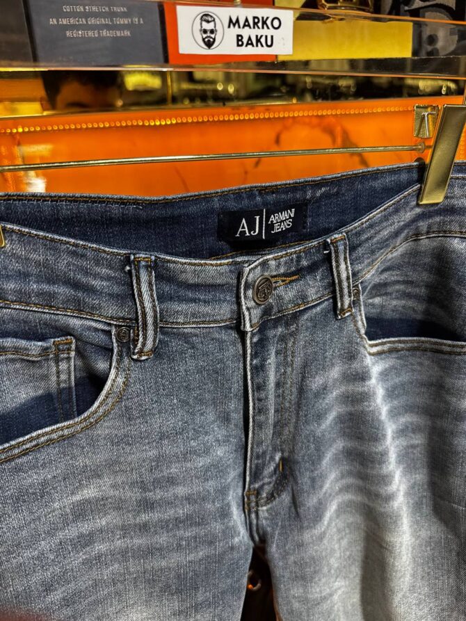 Jeans - Image 2