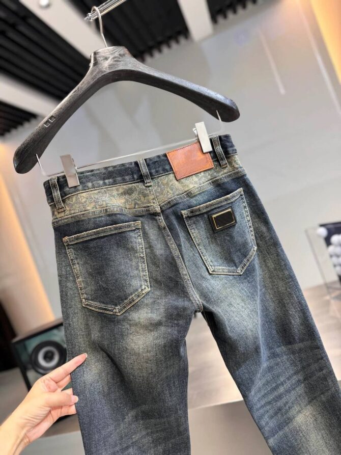 Jeans - Image 2