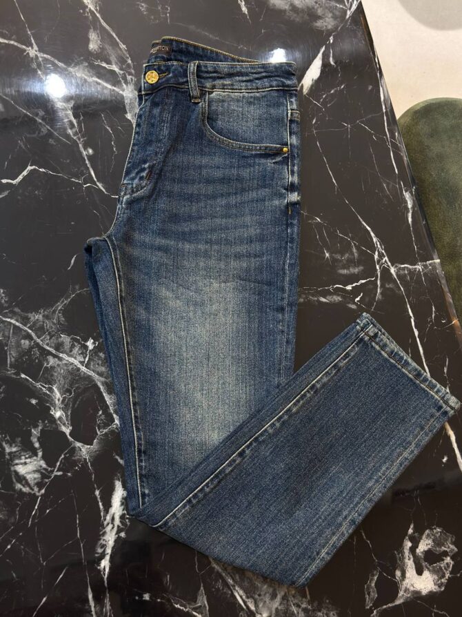 Jeans - Image 2