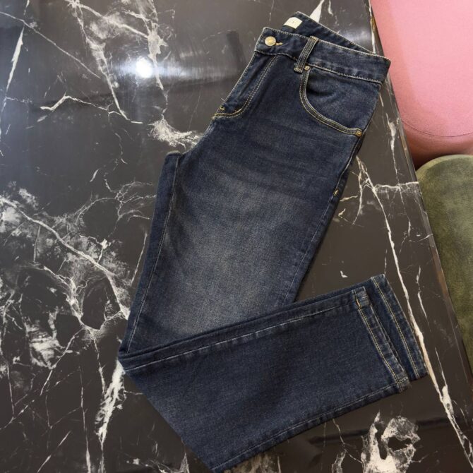 Jeans - Image 2