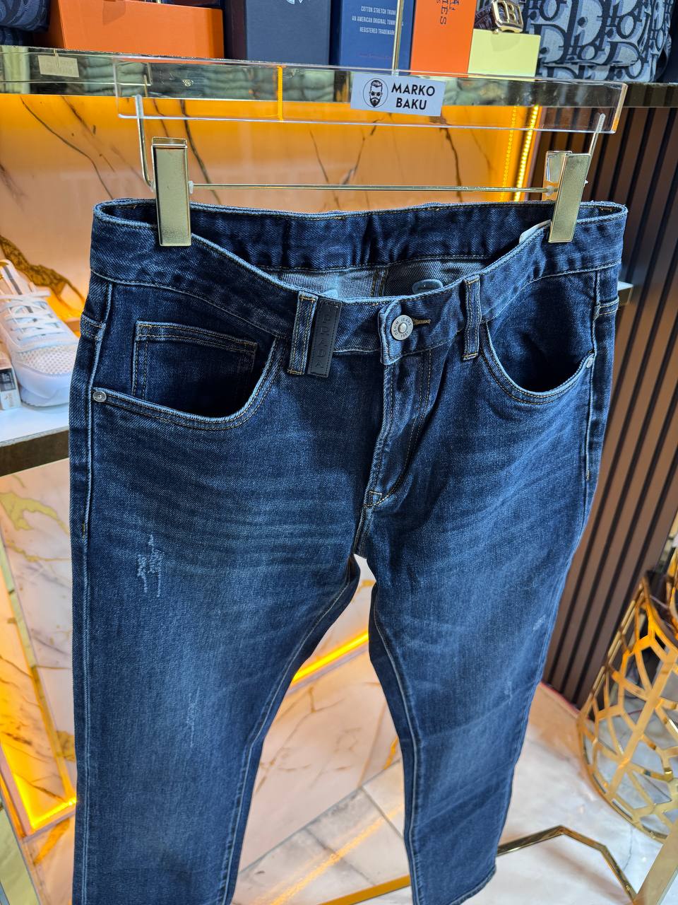 Jeans - Image 2